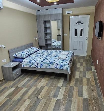 Ekonomic Apartmani Golubovci Dış mekan fotoğraf