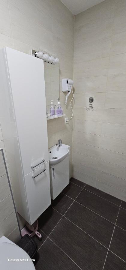 Ekonomic Apartmani Golubovci Dış mekan fotoğraf