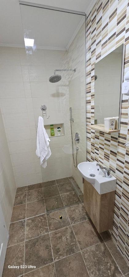 Ekonomic Apartmani Golubovci Dış mekan fotoğraf