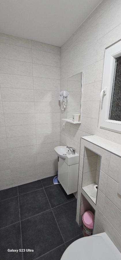Ekonomic Apartmani Golubovci Dış mekan fotoğraf