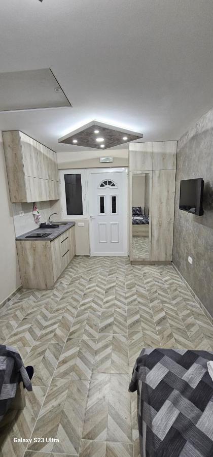 Ekonomic Apartmani Golubovci Dış mekan fotoğraf